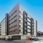 Modern Apartment Next To Train/Bus Station